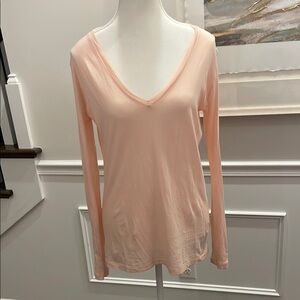 Barneys New York M Petal Pink Peach V Neck T-Shirt Very Lightweight